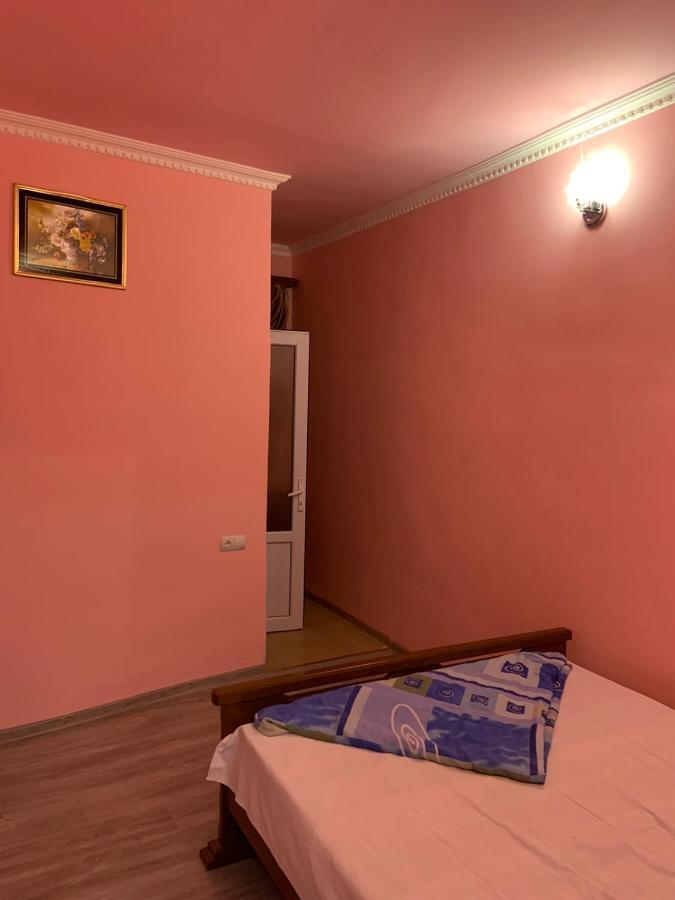 Tnak Hotel Erivan Exterior foto