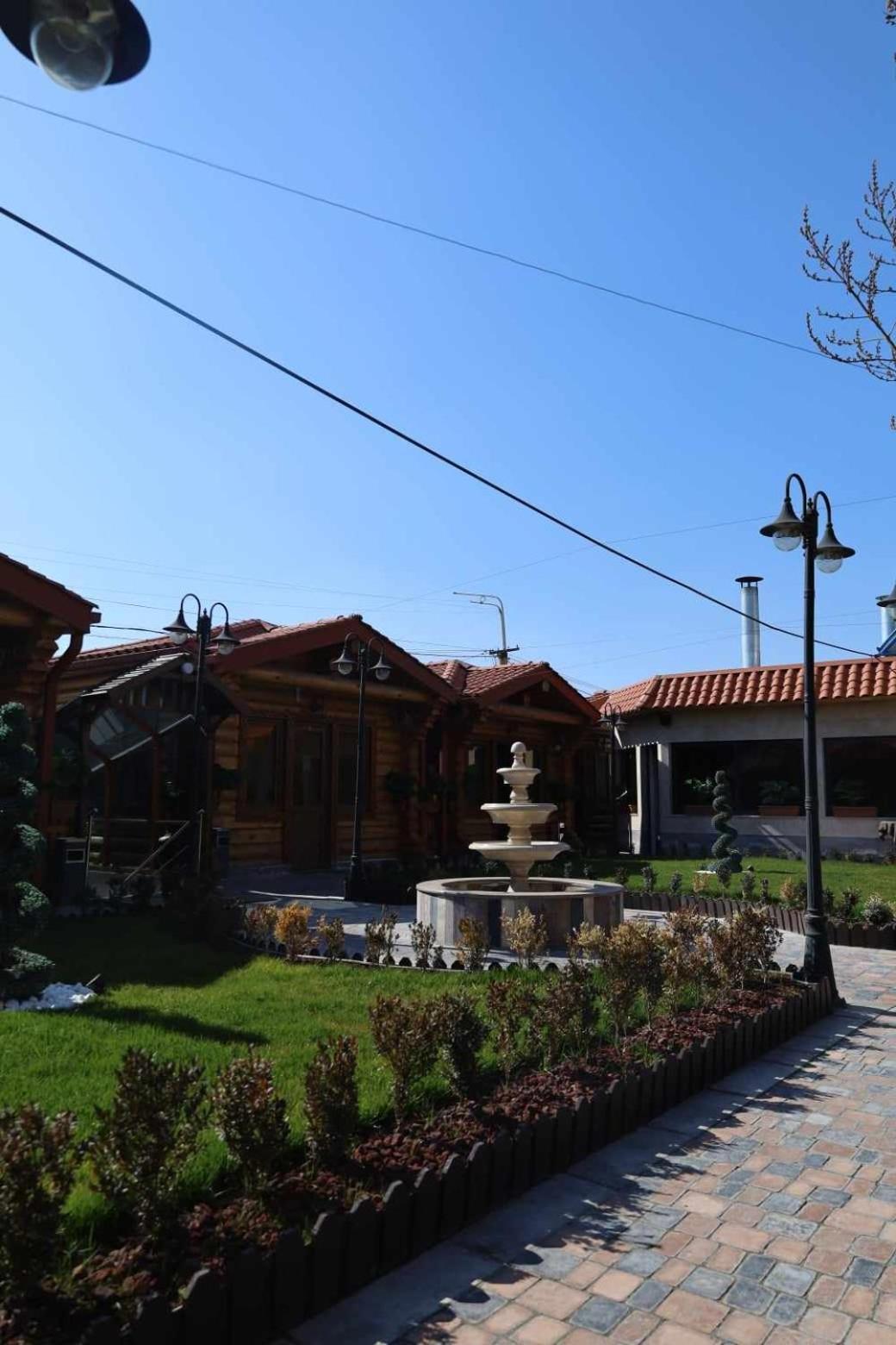 Tnak Hotel Erivan Exterior foto